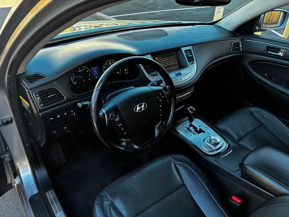 2010 Hyundai Genesis - Image 12 of 17