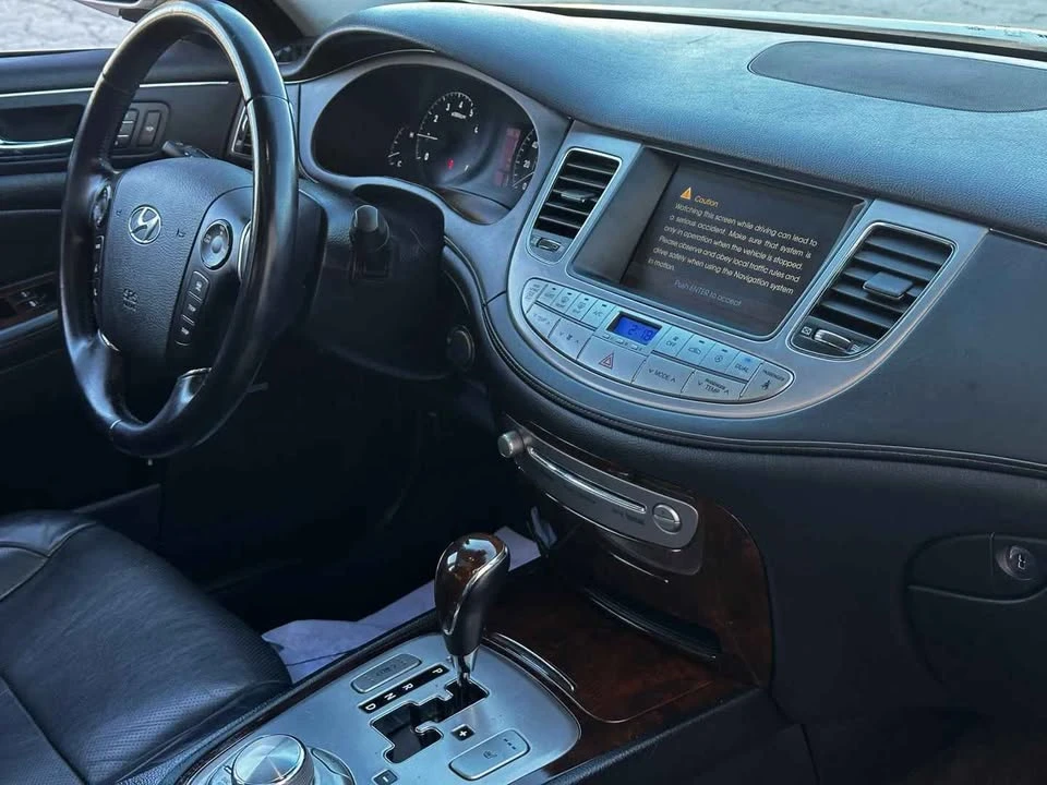 2010 Hyundai Genesis - Image 9 of 11
