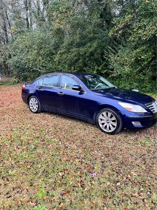 2010 Hyundai Genesis - Image 2 of 2