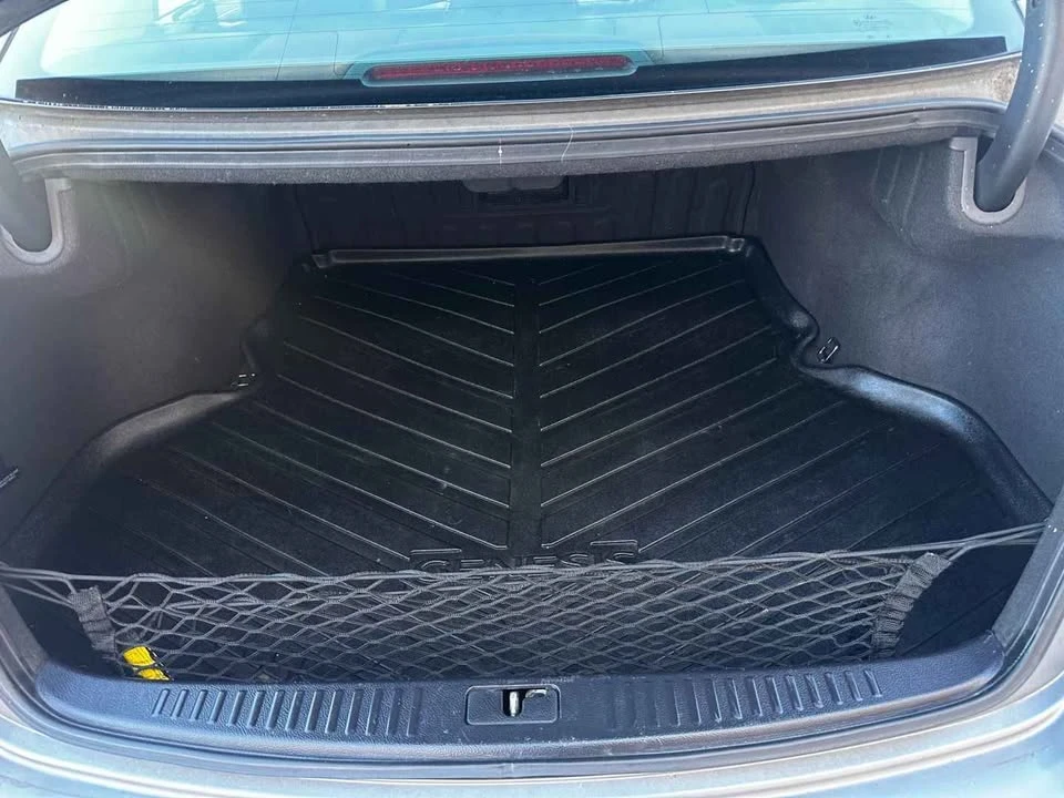 2010 Hyundai Genesis - Image 6 of 11