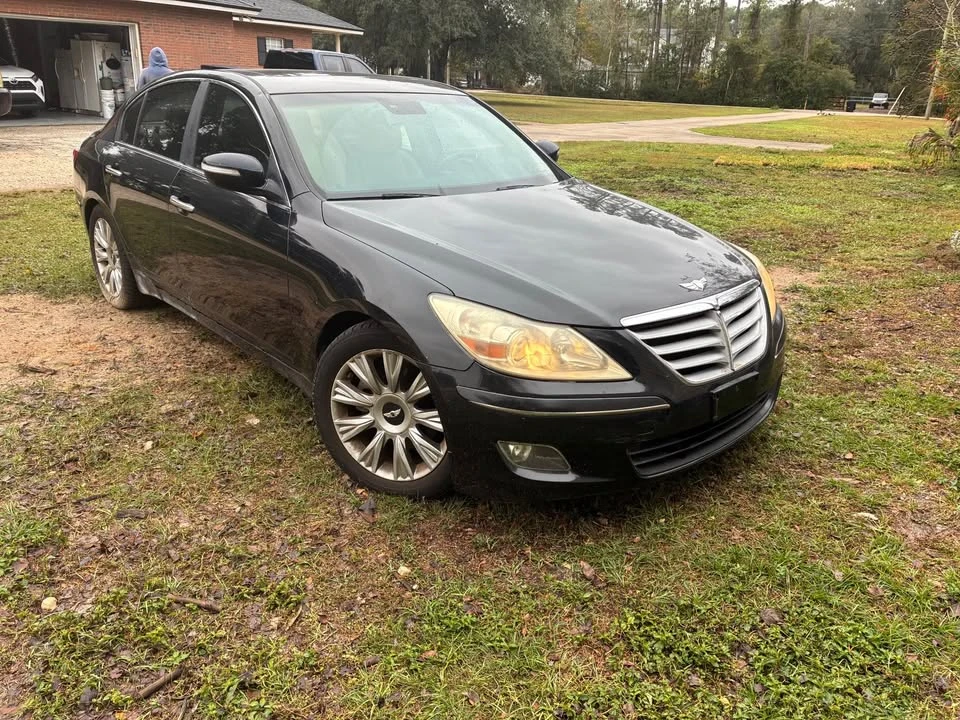 2010 Hyundai Genesis - Image 2 of 4