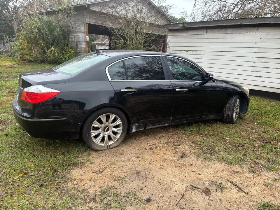 2010 Hyundai Genesis - Image 3 of 4