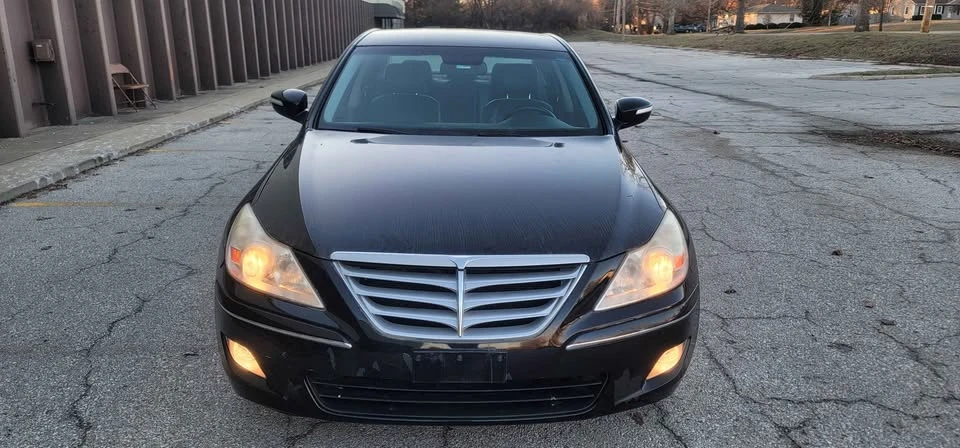 2010 Hyundai Genesis - Image 5 of 13