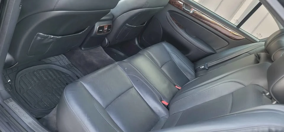 2010 Hyundai Genesis - Image 13 of 13