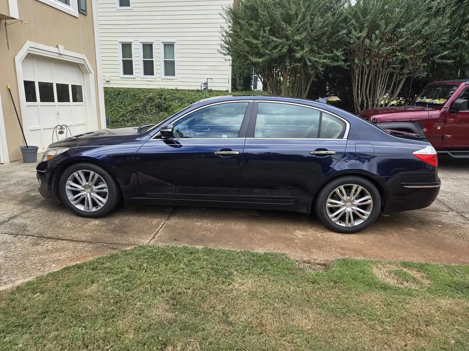 2010 Hyundai Genesis - Image 3 of 9