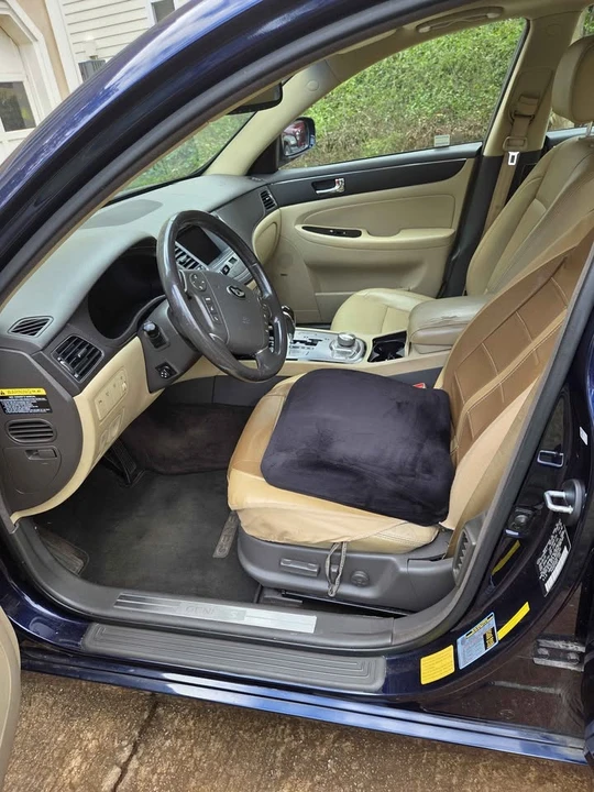 2010 Hyundai Genesis - Image 7 of 9