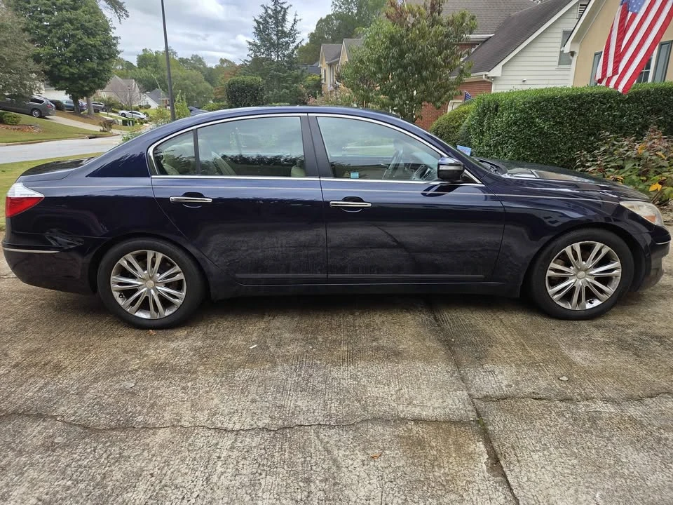 2010 Hyundai Genesis - Image 2 of 9