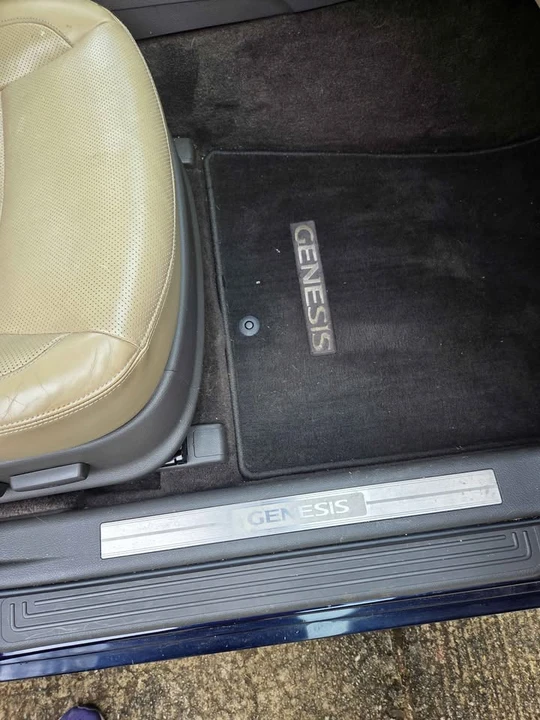 2010 Hyundai Genesis - Image 8 of 9