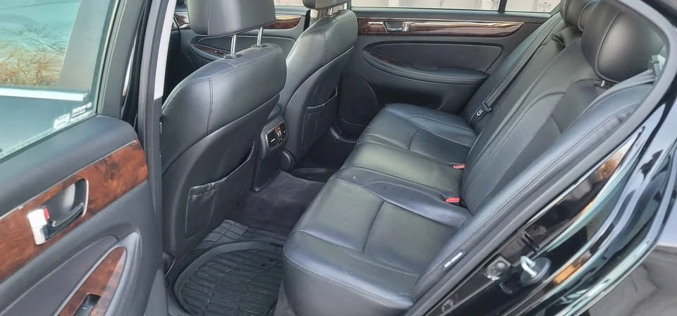 2010 Hyundai Genesis - Image 12 of 13