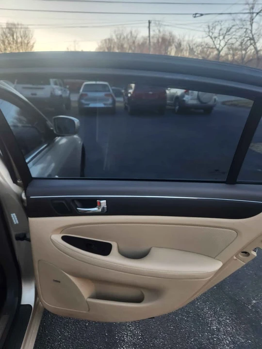 2010 Hyundai Genesis - Image 15 of 19