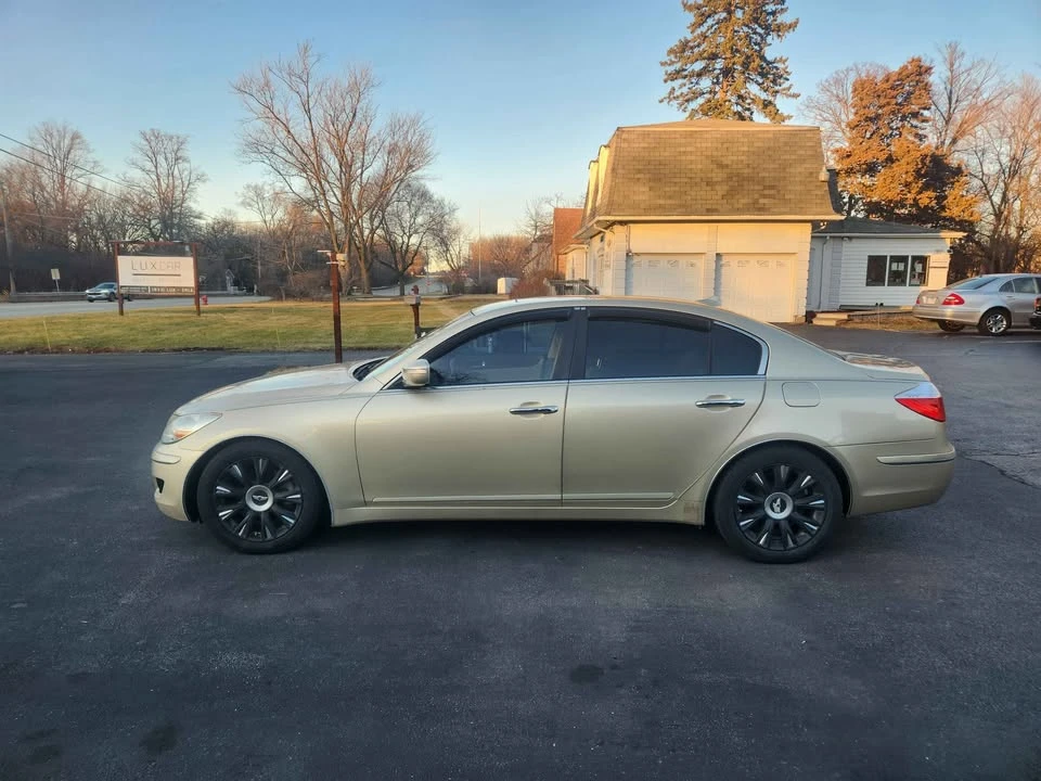 2010 Hyundai Genesis - Image 7 of 19