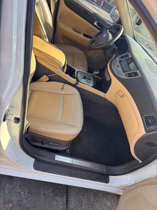 2010 Hyundai Genesis - Image 5 of 6