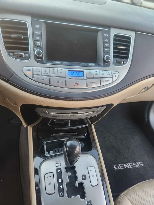 2010 Hyundai Genesis - Image 18 of 19