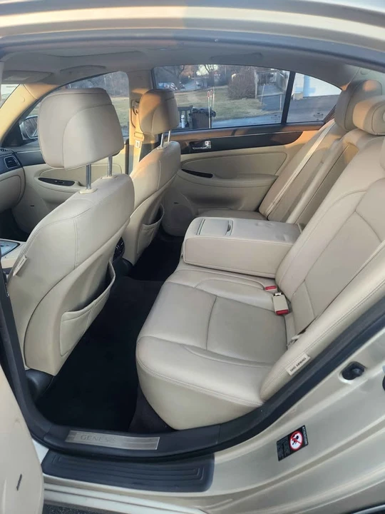 2010 Hyundai Genesis - Image 10 of 19