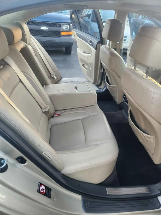 2010 Hyundai Genesis - Image 14 of 19
