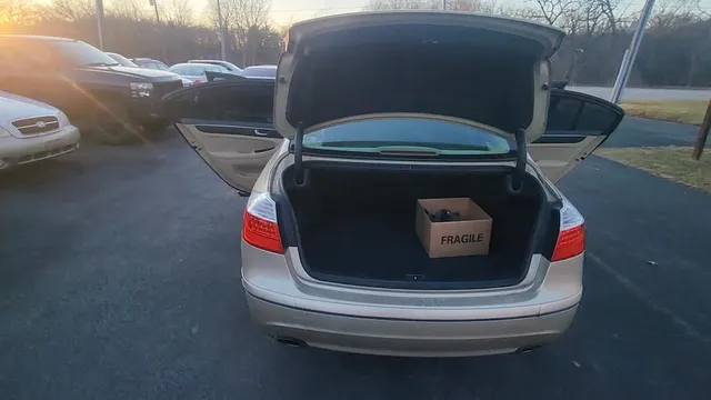 2010 Hyundai Genesis 3.8 Sedan