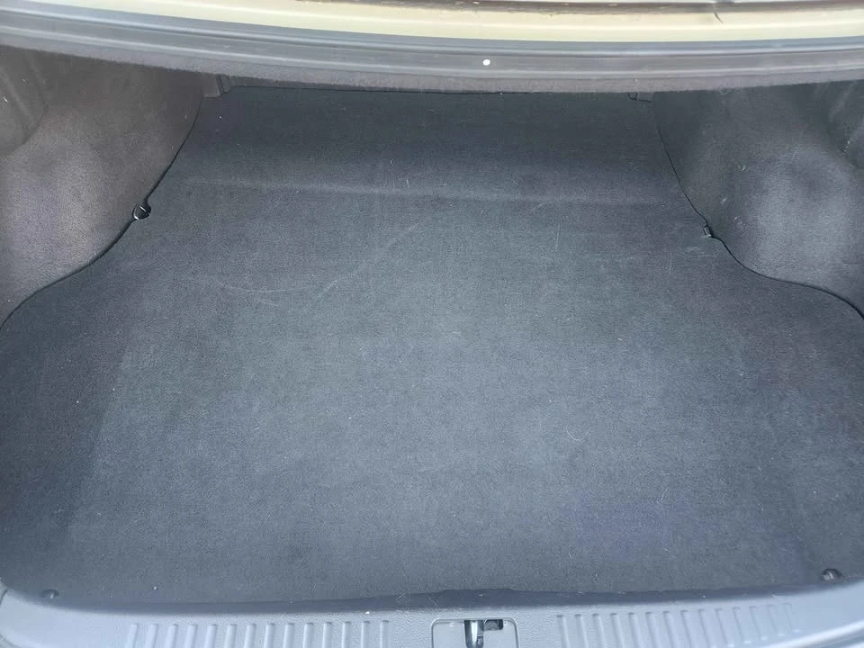 2010 Hyundai Genesis - Image 12 of 19