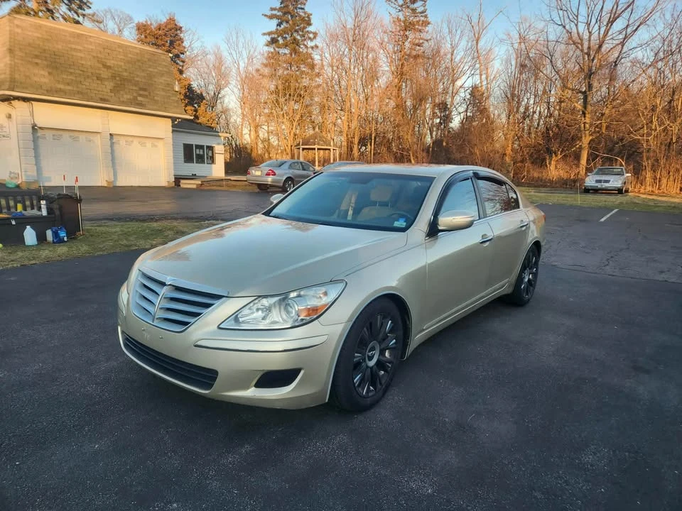 2010 Hyundai Genesis - Image 8 of 20