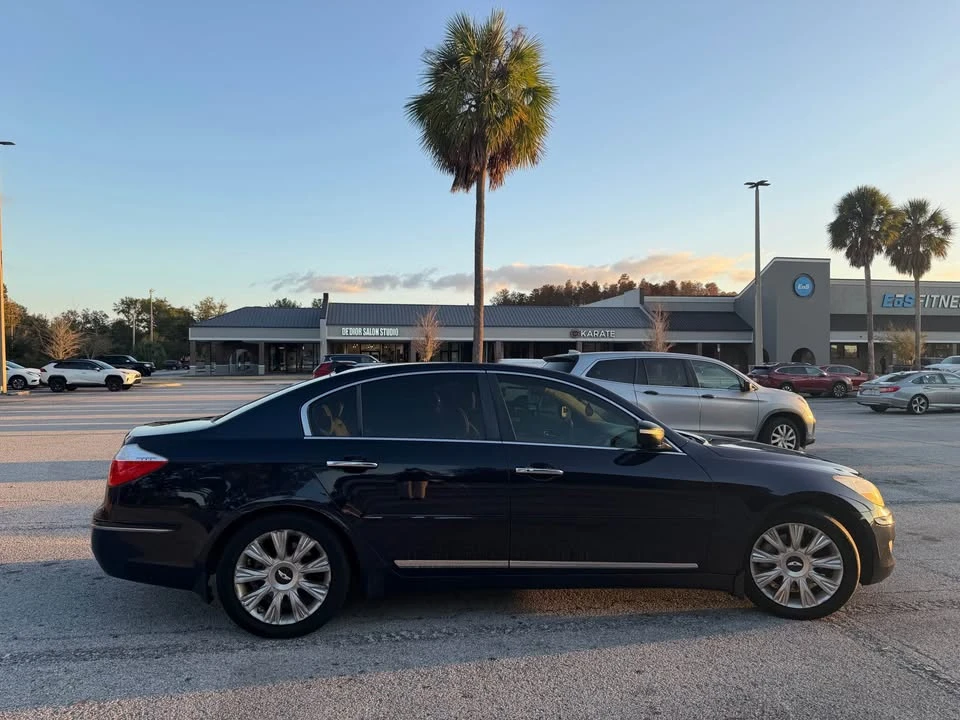 2010 Hyundai Genesis - Image 3 of 11