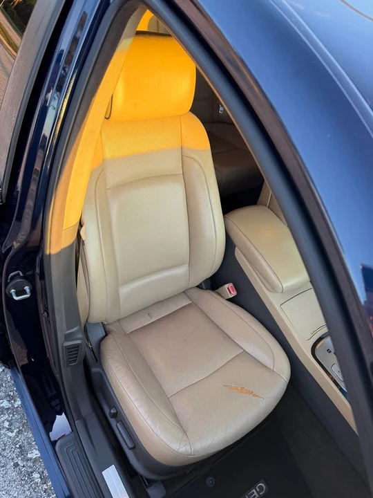 2010 Hyundai Genesis - Image 7 of 11