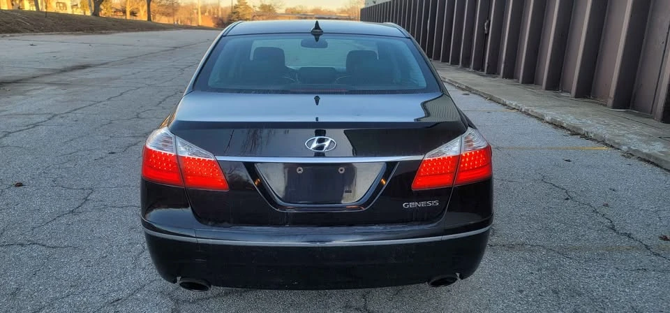 2010 Hyundai Genesis - Image 6 of 13