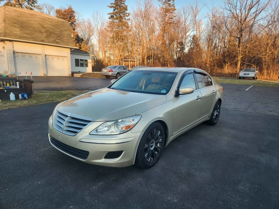 2010 Hyundai Genesis - Image 8 of 19