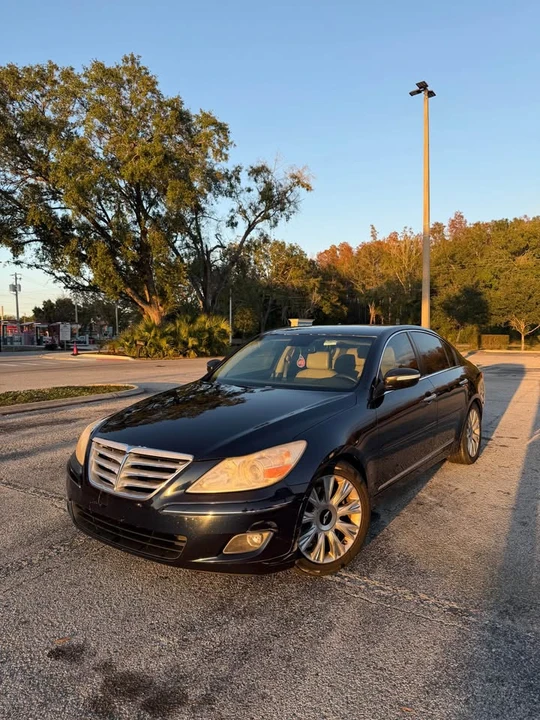 2010 Hyundai Genesis - Image 2 of 11