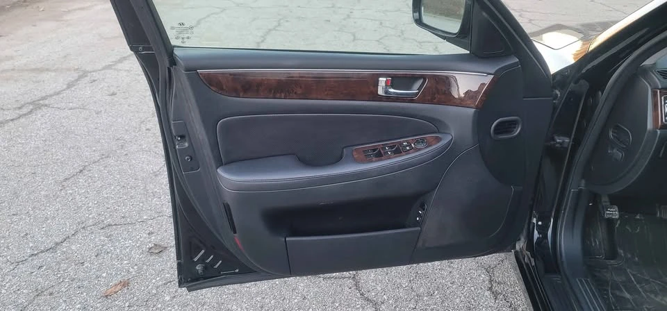 2010 Hyundai Genesis - Image 7 of 13
