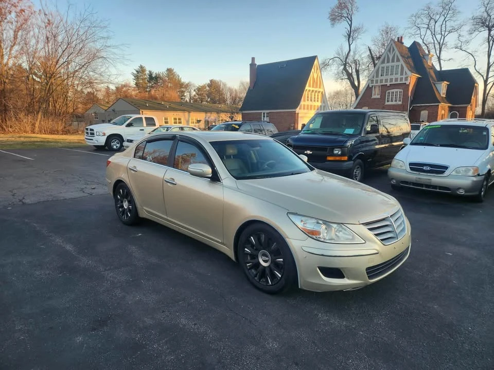 2010 Hyundai Genesis - Image 2 of 20