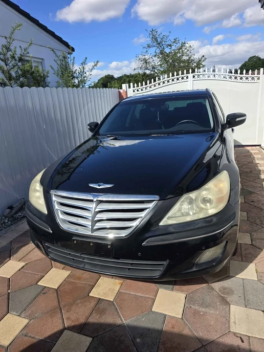 2010 Hyundai Genesis - Image 2 of 10