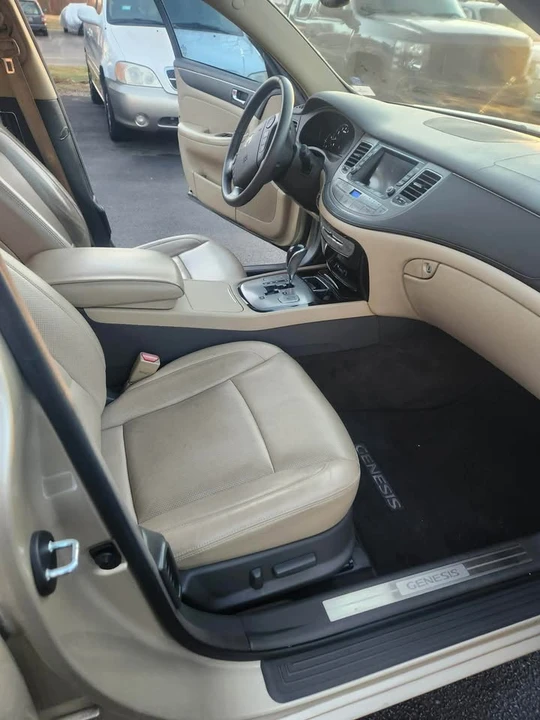 2010 Hyundai Genesis - Image 17 of 20