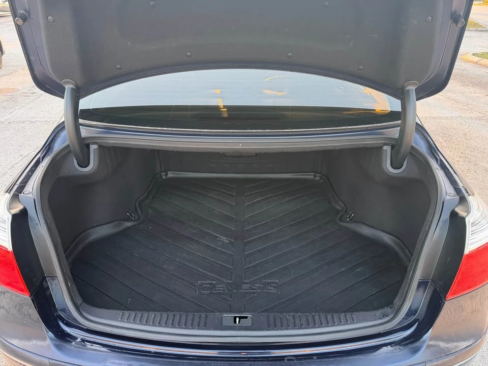 2010 Hyundai Genesis - Image 11 of 11
