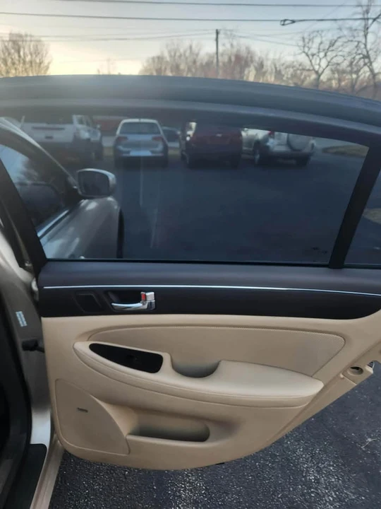 2010 Hyundai Genesis - Image 16 of 20
