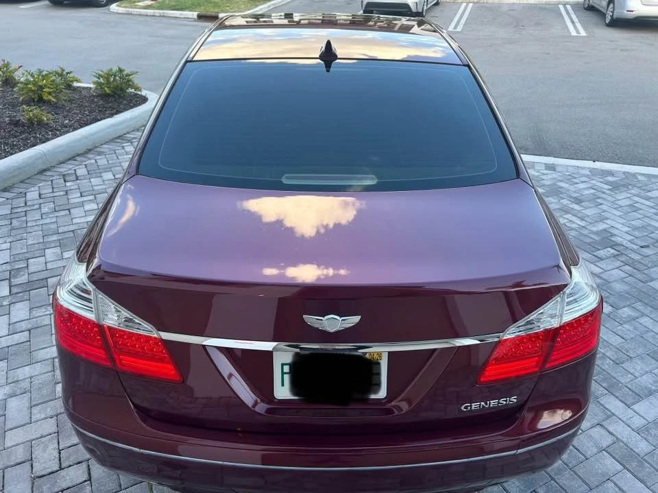 2010 Hyundai Genesis - Image 14 of 16