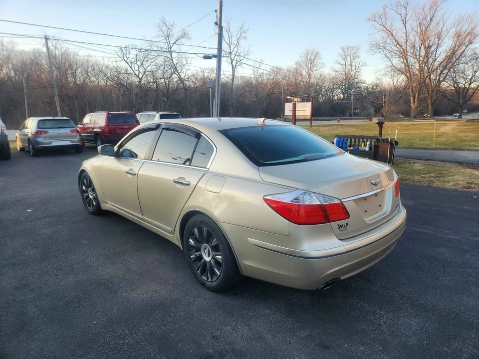 2010 Hyundai Genesis - Image 6 of 19