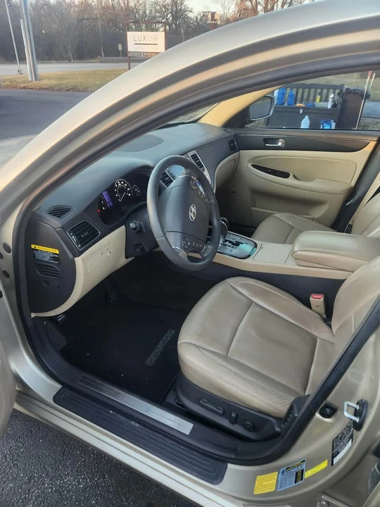2010 Hyundai Genesis - Image 9 of 20