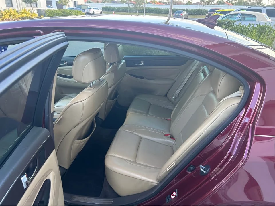 2010 Hyundai Genesis - Image 7 of 16