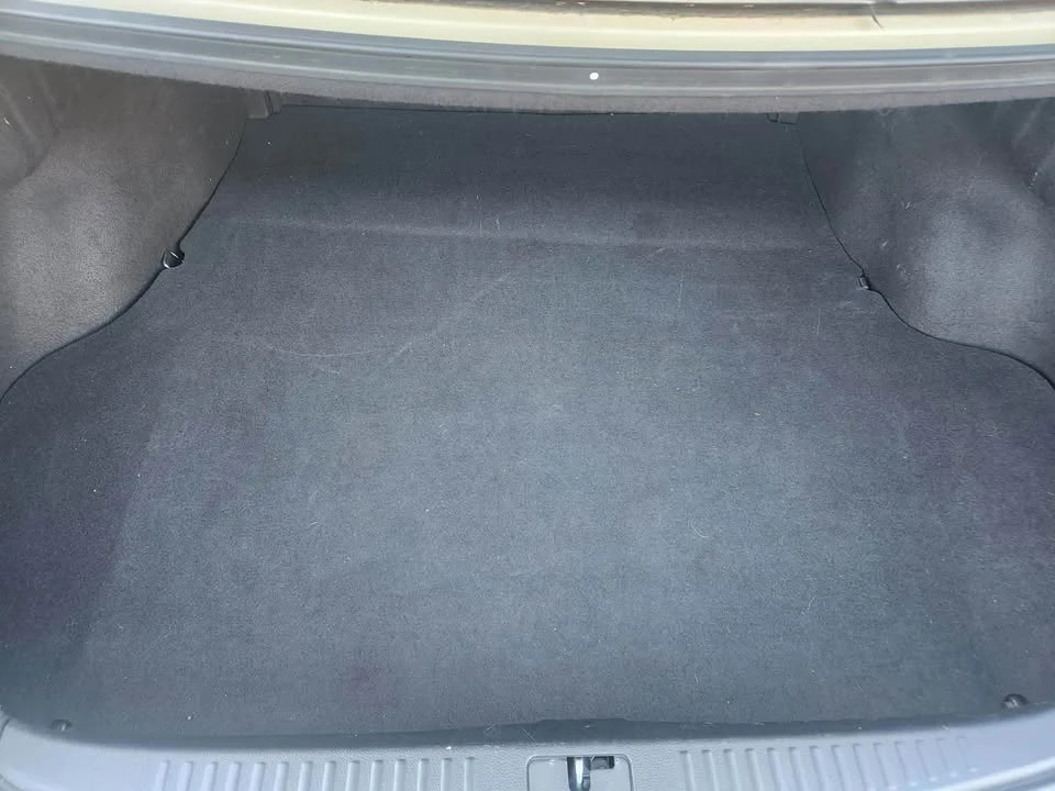 2010 Hyundai Genesis - Image 13 of 20