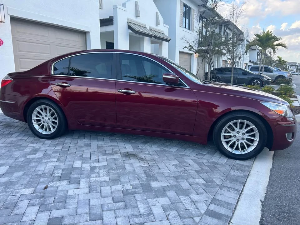 2010 Hyundai Genesis - Image 2 of 11