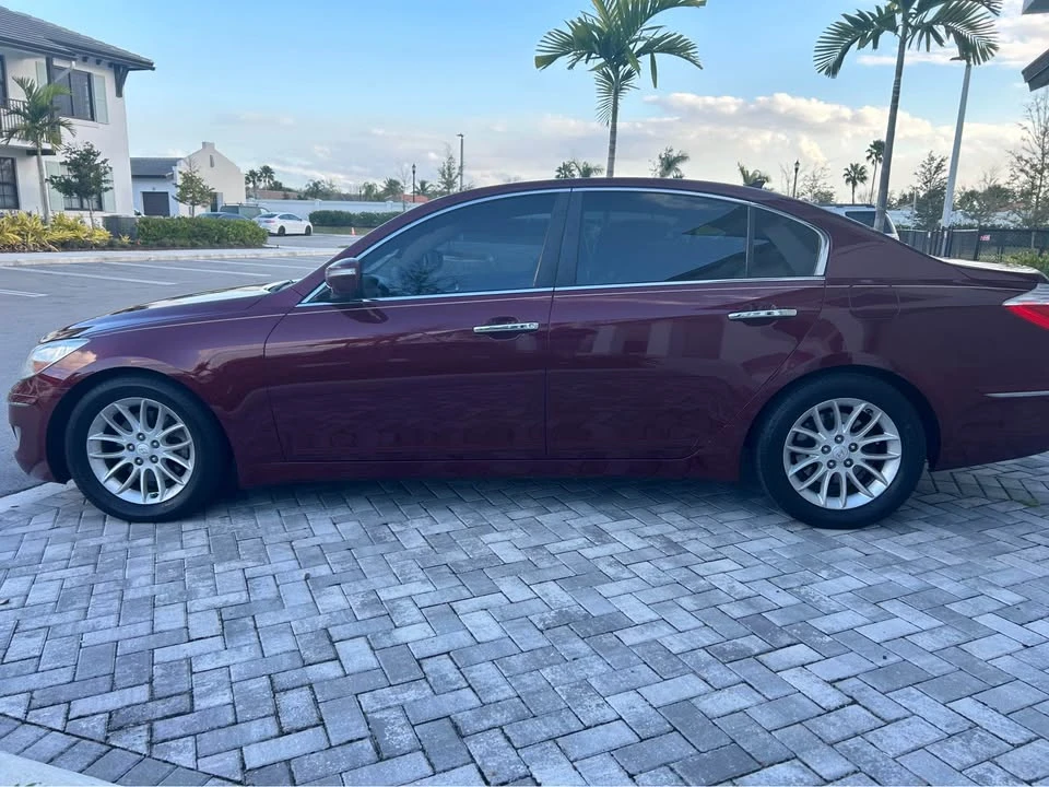 2010 Hyundai Genesis - Image 5 of 16