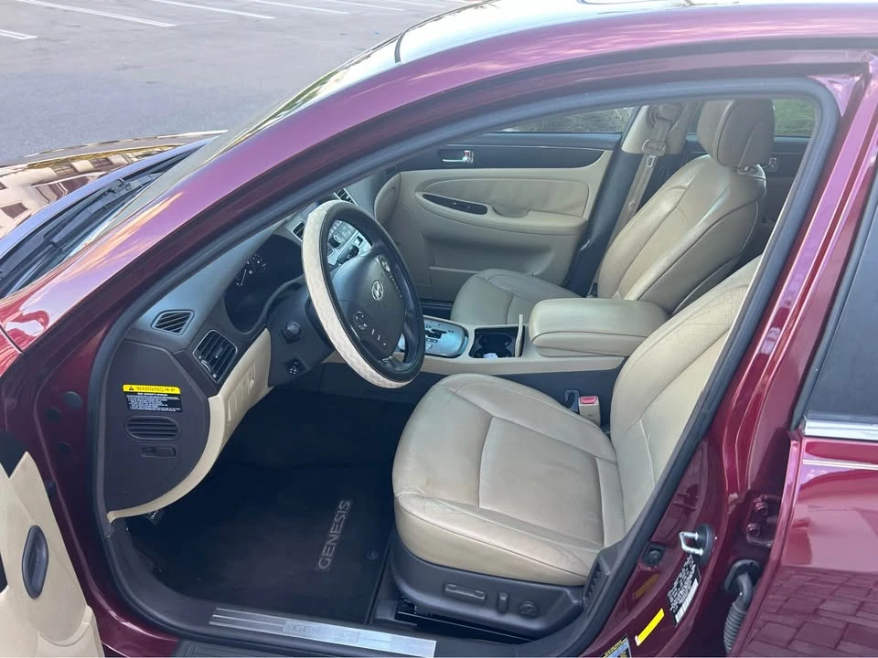 2010 Hyundai Genesis - Image 6 of 16