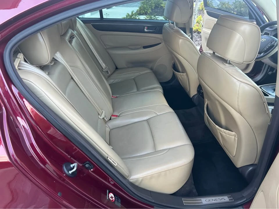 2010 Hyundai Genesis - Image 8 of 16