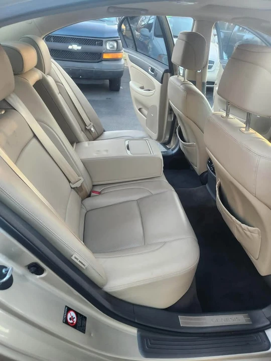 2010 Hyundai Genesis - Image 15 of 20