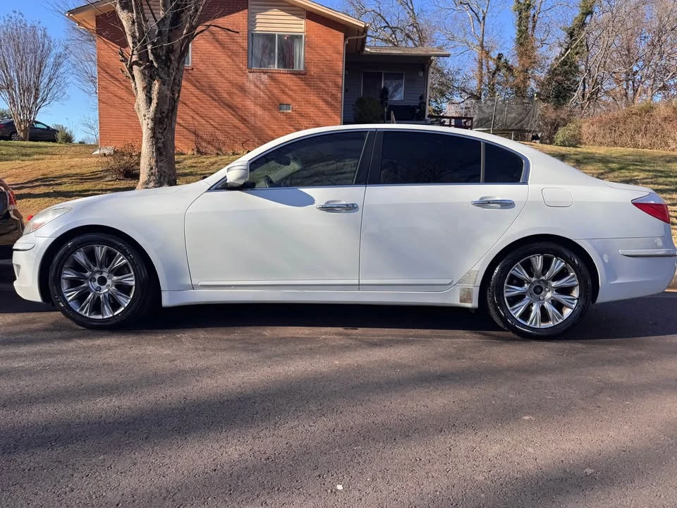 2010 Hyundai Genesis - Image 2 of 6