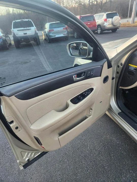 2010 Hyundai Genesis - Image 10 of 20