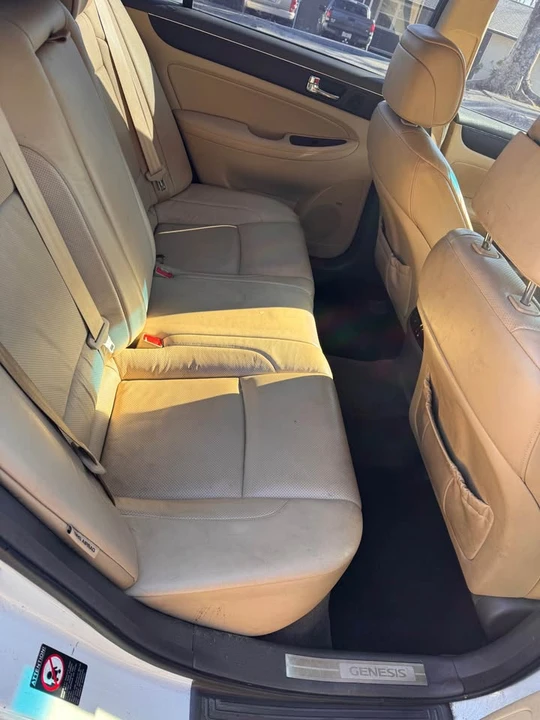 2010 Hyundai Genesis - Image 6 of 6