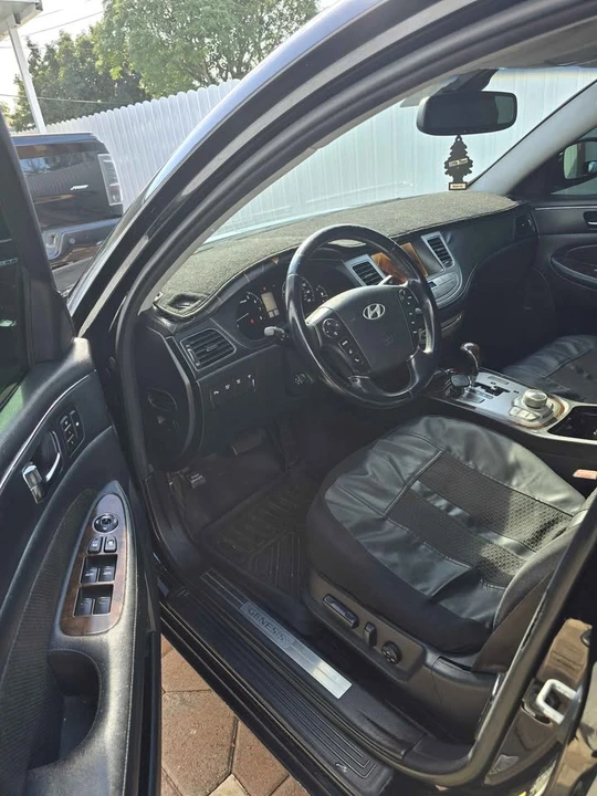 2010 Hyundai Genesis - Image 8 of 8