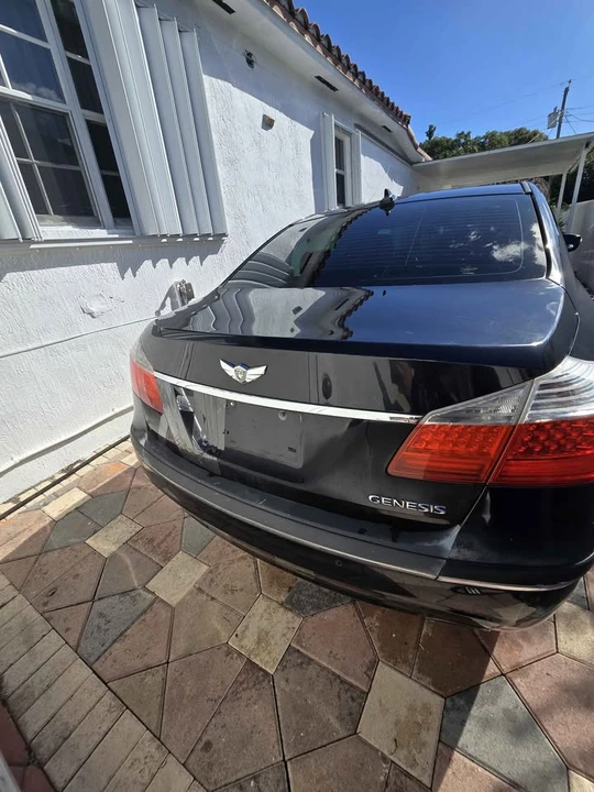2010 Hyundai Genesis - Image 3 of 8