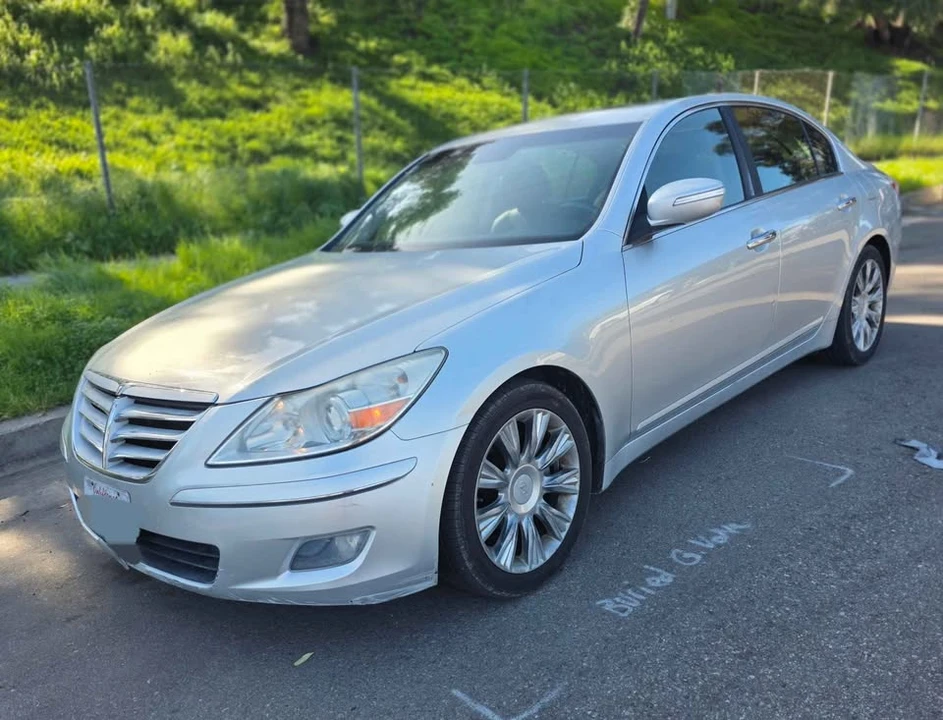 2010 Hyundai Genesis - Image 14 of 16