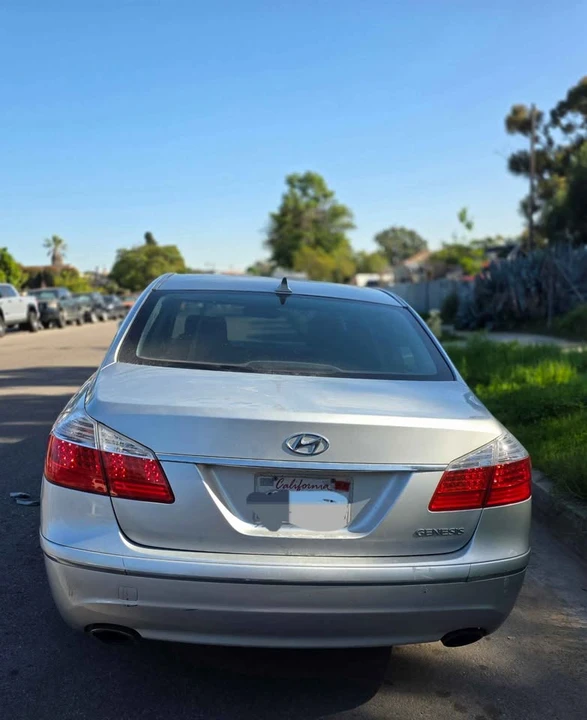 2010 Hyundai Genesis - Image 13 of 16